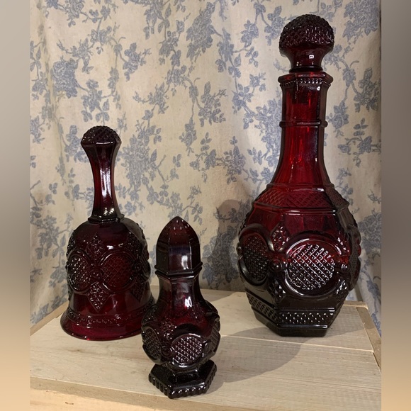 VTG Set of 3 Avon 1876 Cape Cod Collection Pieces - Decanter, Salt Shaker, Bell - Picture 2 of 16